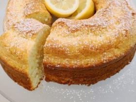 home made lemon cake