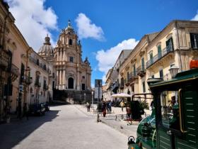 train of piazza Duomo in Ragusa Ibla